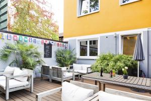 five reasons hotel and hostel