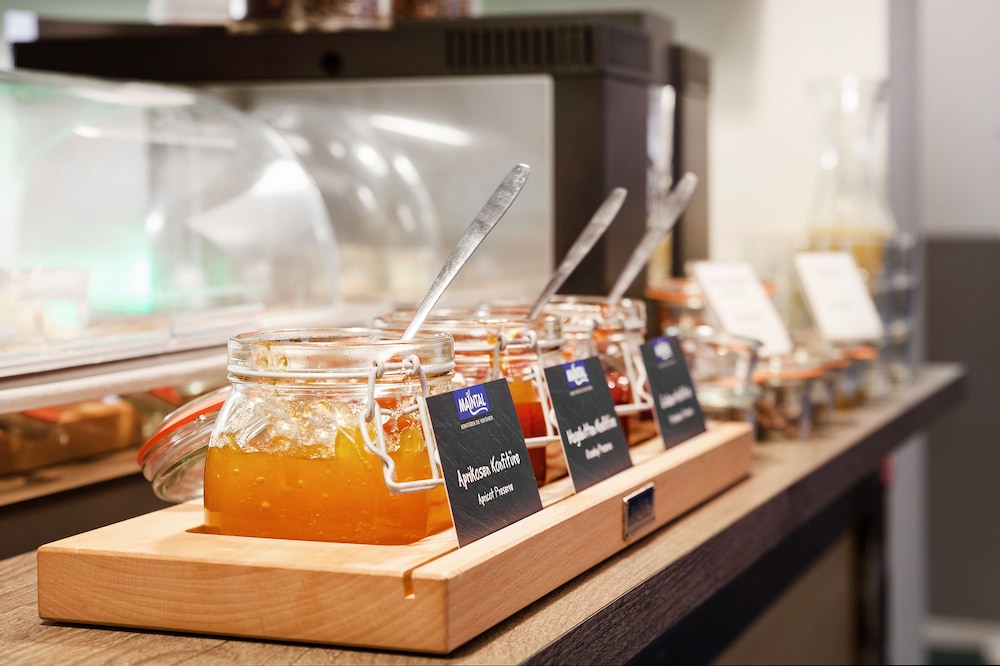 five reasons hotel and hostel