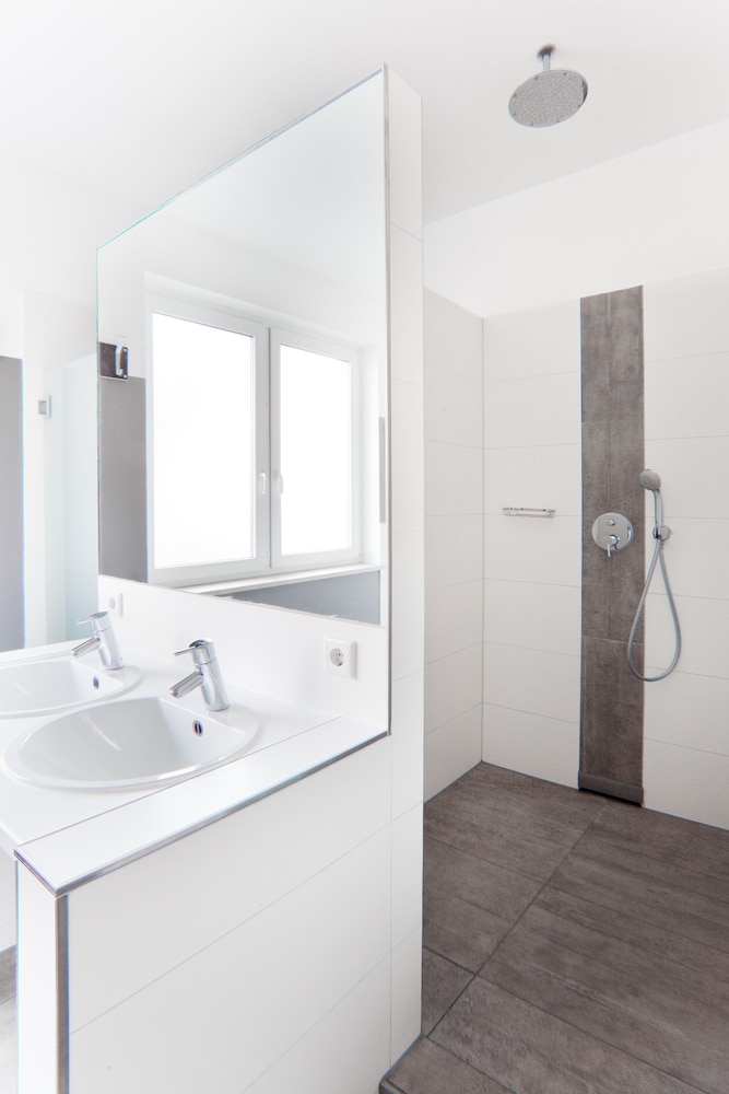 five reasons hotel and hostel