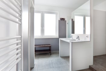 five reasons hotel and hostel