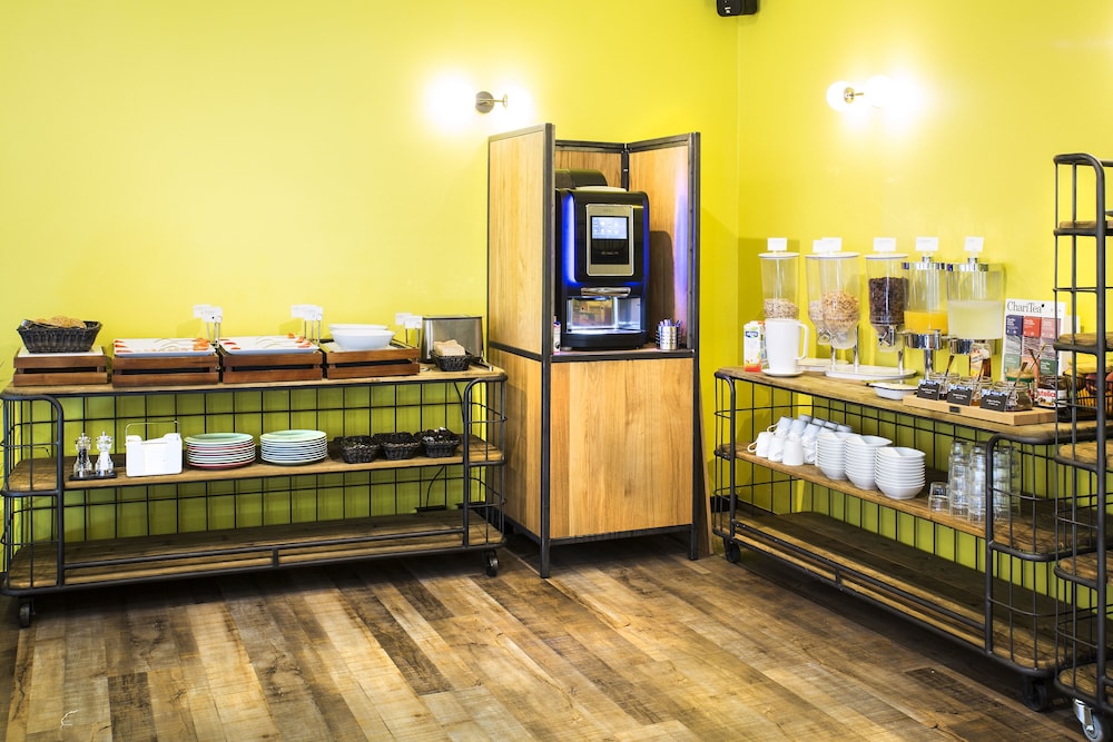 five reasons hotel and hostel