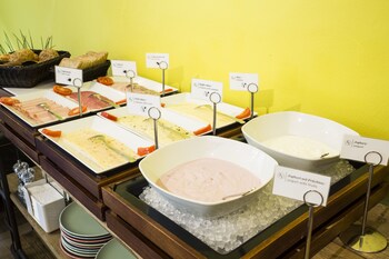 five reasons hotel and hostel