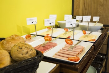 five reasons hotel and hostel