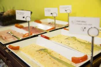 five reasons hotel and hostel