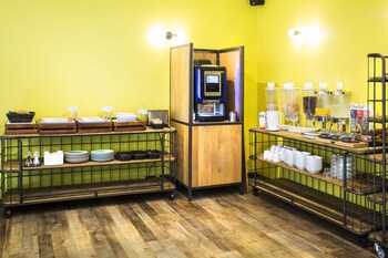 five reasons hotel and hostel