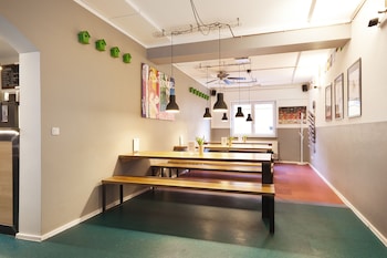 five reasons hotel and hostel