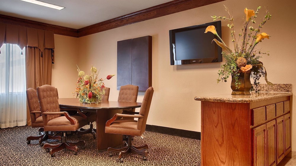 best western south plains inn and suites