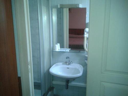 Hotel Du Nord,Cannes Old Town>>Cannes,2 star