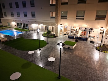 holiday inn express and suites chicago schaumburg an ihg hotel