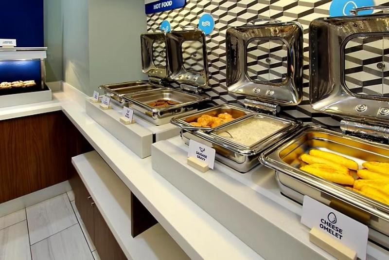 holiday inn express and suites chicago schaumburg an ihg hotel