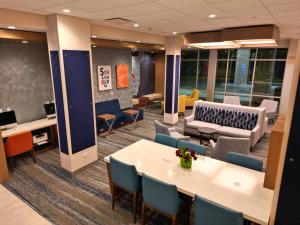 holiday inn express and suites chicago schaumburg an ihg hotel
