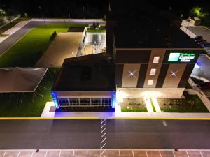 holiday inn express and suites chicago schaumburg an ihg hotel