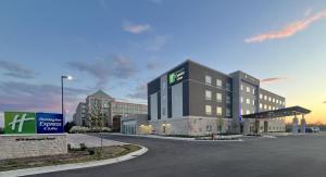 holiday inn express and suites chicago schaumburg an ihg hotel