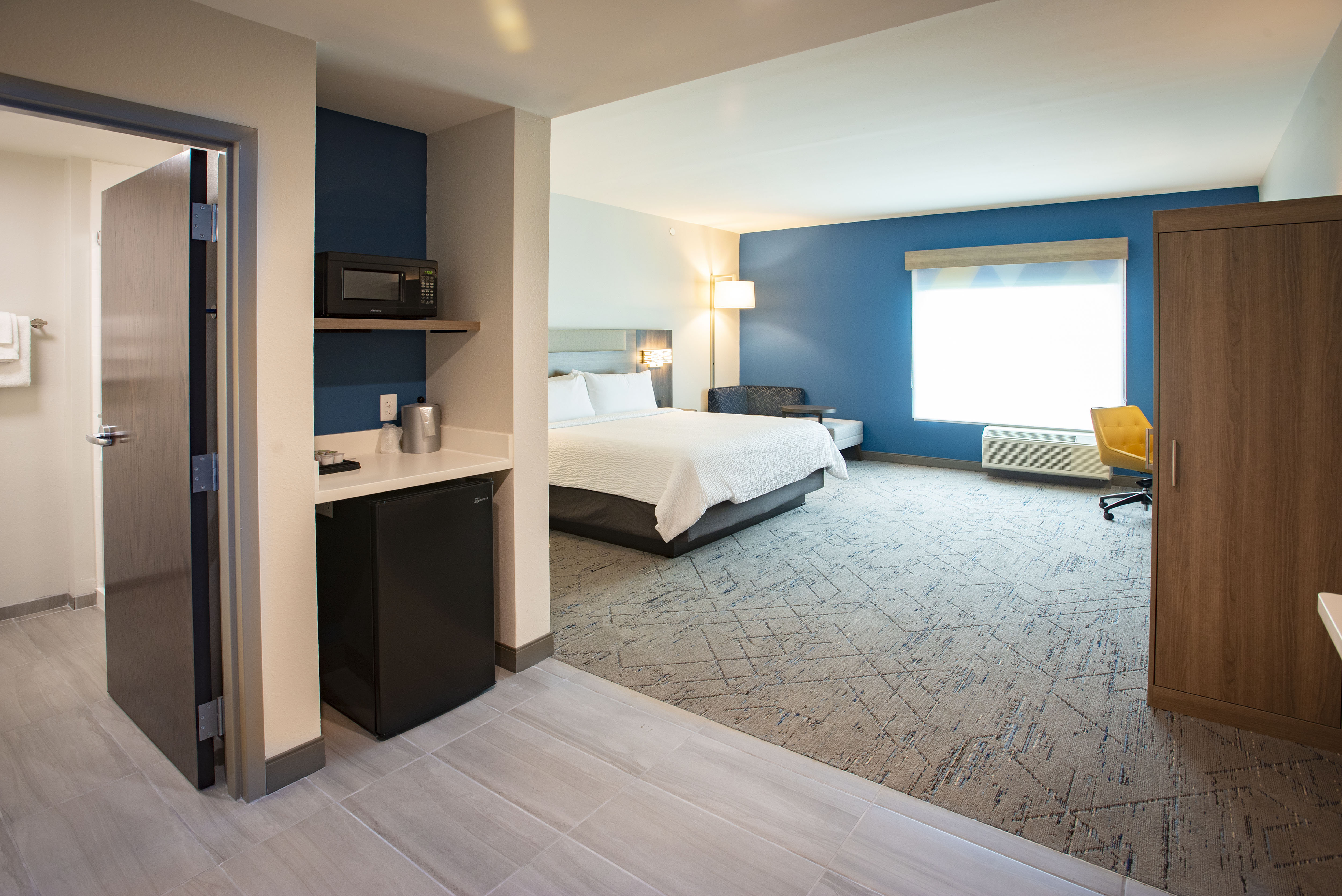 holiday inn express and suites pensacola airport north i 10