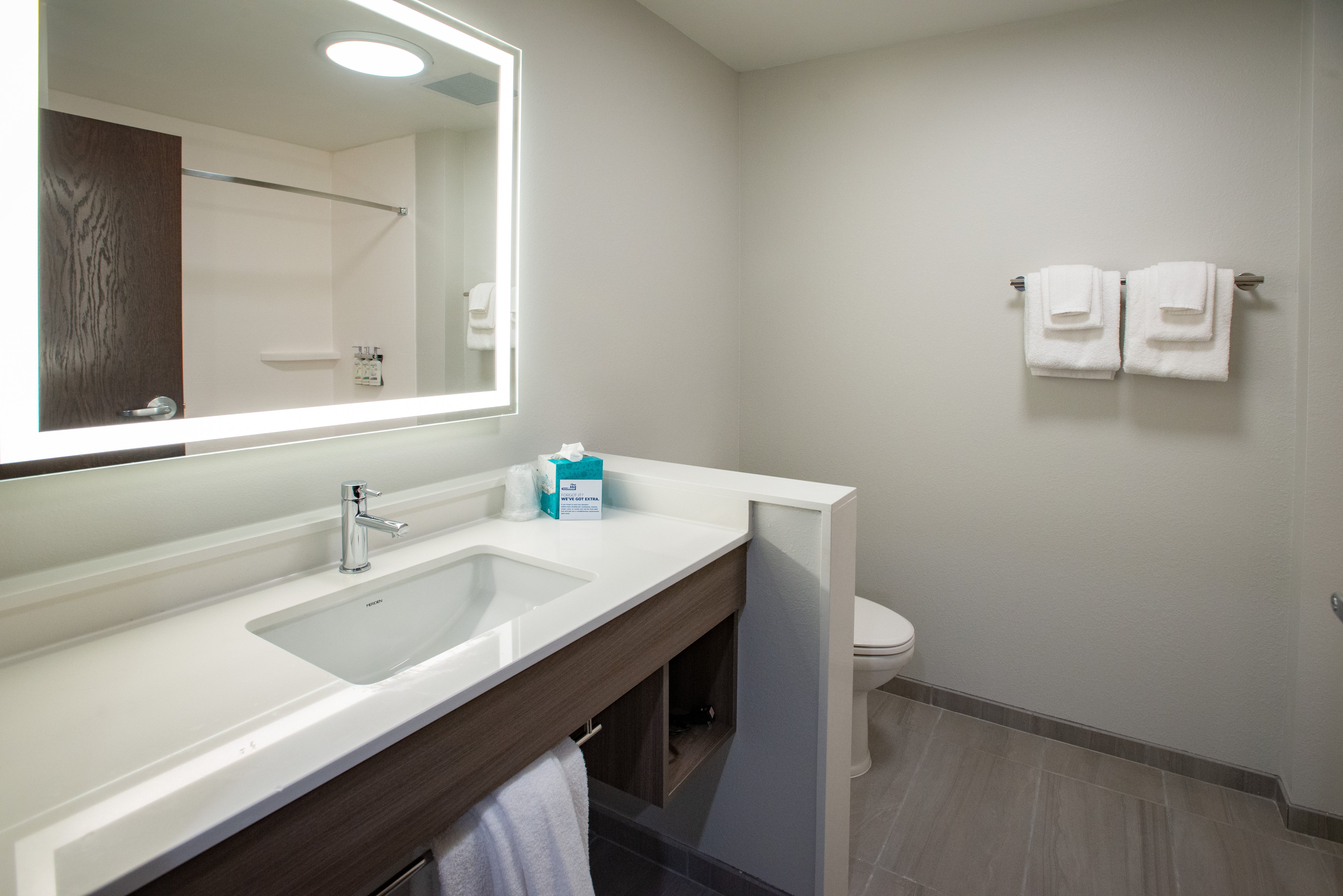 holiday inn express and suites pensacola airport north i 10