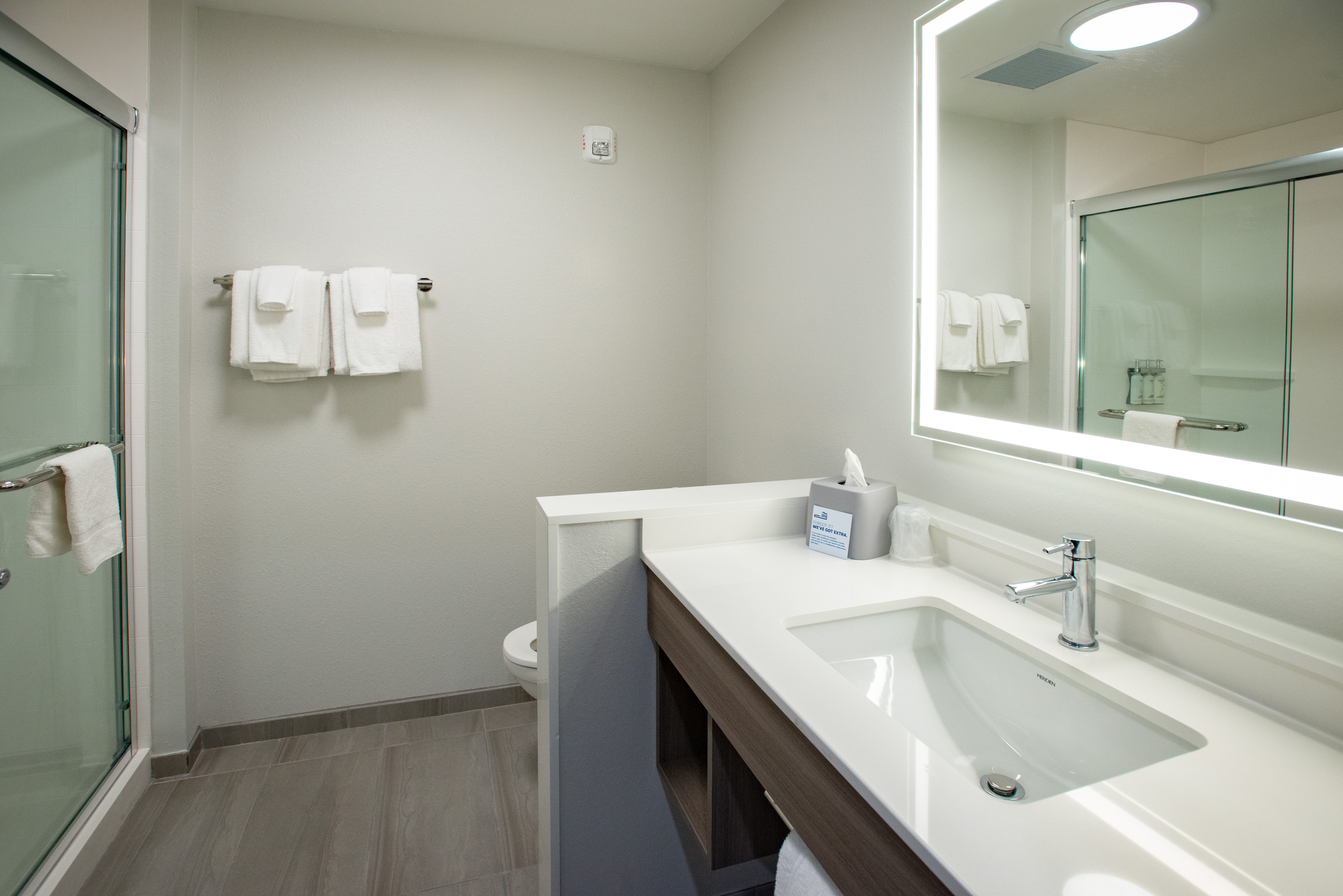 holiday inn express and suites pensacola airport north i 10