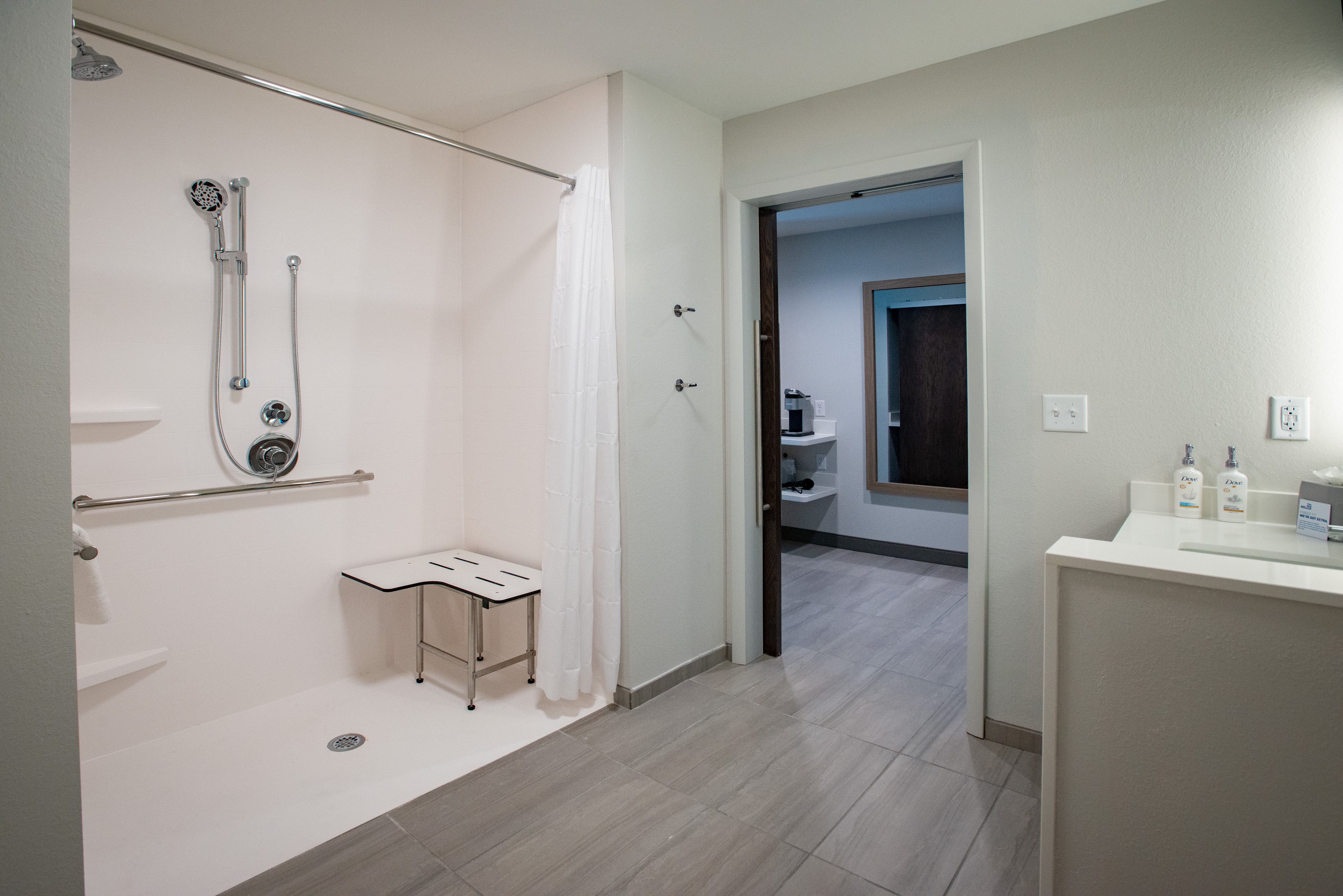 holiday inn express and suites pensacola airport north i 10