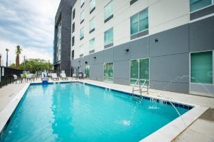 holiday inn express and suites pensacola airport north i 10