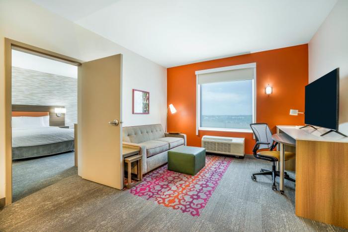 home2 suites hilton aurora medical center
