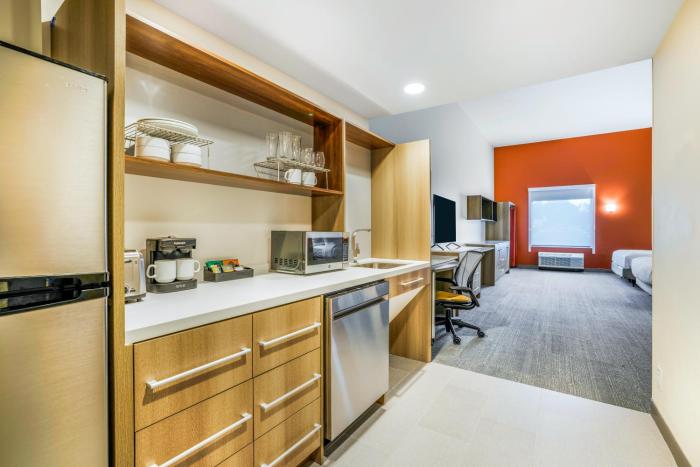 home2 suites hilton aurora medical center