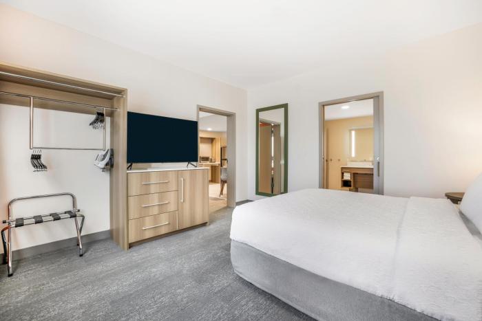 home2 suites hilton aurora medical center