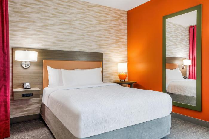 home2 suites hilton aurora medical center