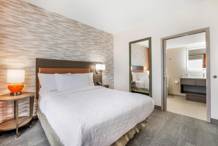 home2 suites hilton aurora medical center
