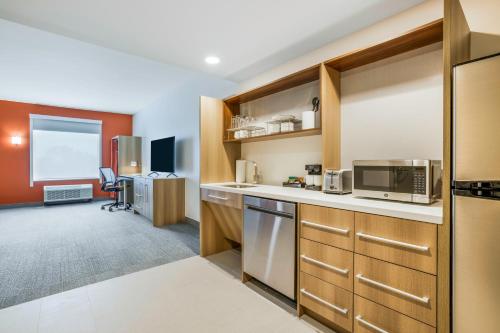 home2 suites hilton aurora medical center