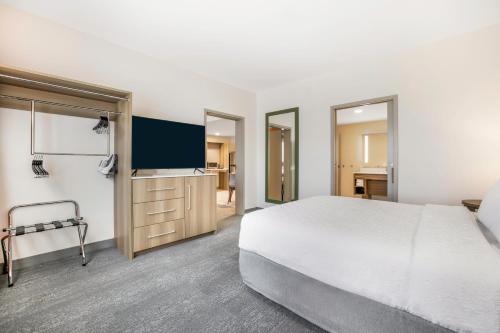 home2 suites hilton aurora medical center