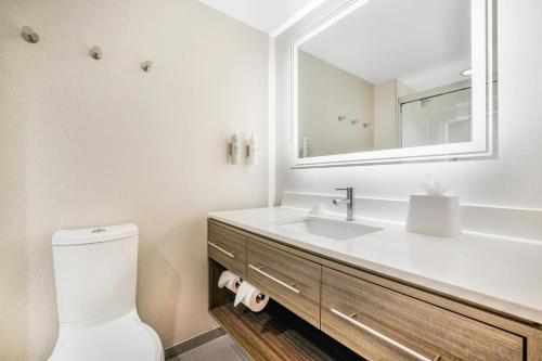 home2 suites hilton aurora medical center