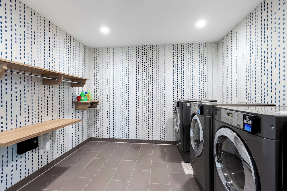 home2 suites by hilton hendersonville