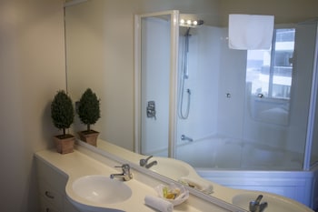 oceanside resort and twin towers