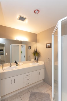 oceanside resort and twin towers