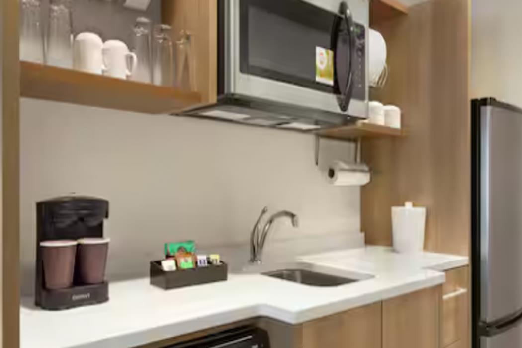 home2 suites by hilton sheboygan