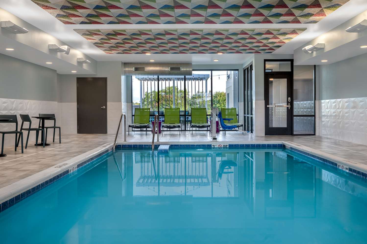 home2 suites by hilton sheboygan