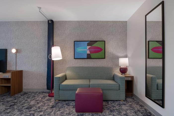 home2 suites by hilton sheboygan