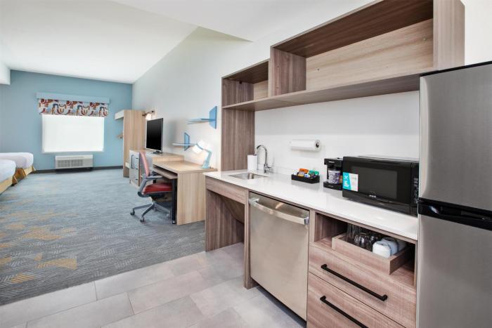home2 suites by hilton traverse city