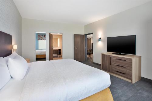 home2 suites by hilton traverse city