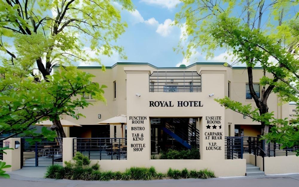 royal hotel springwood