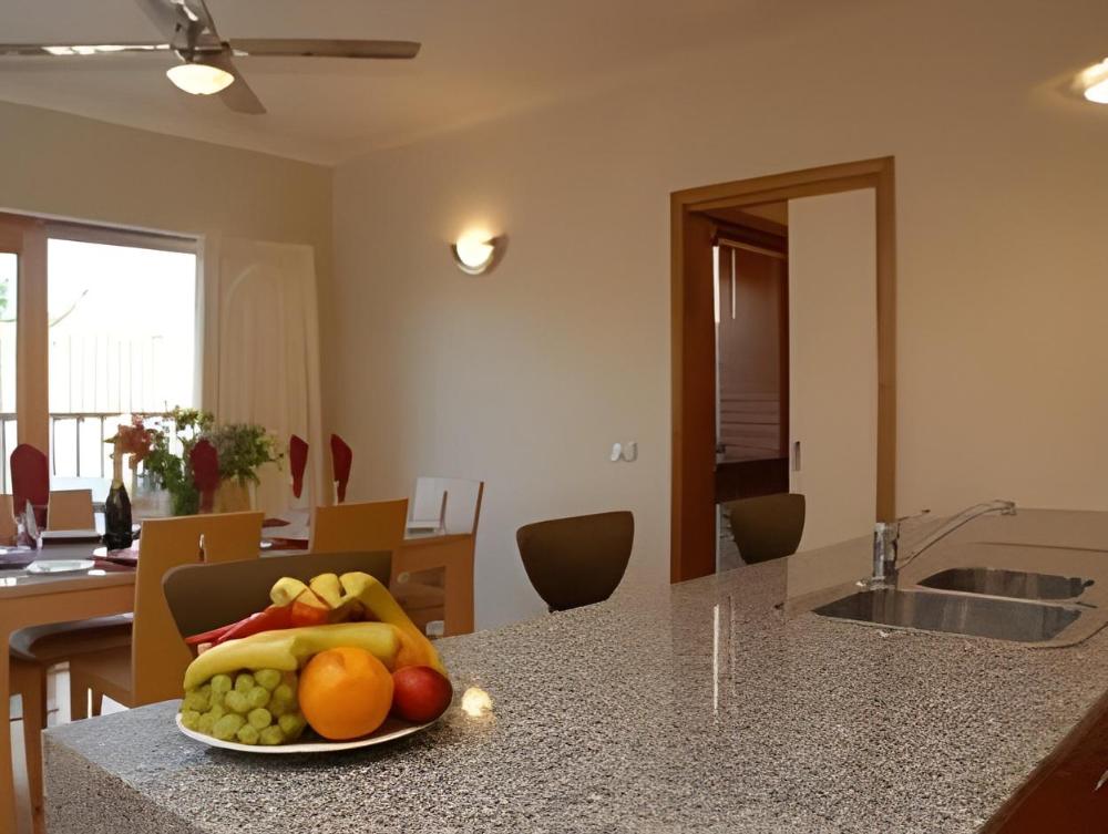 the lakes apartments