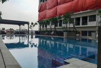homey and well furnished studio gateway park lrt city bekasi apartment