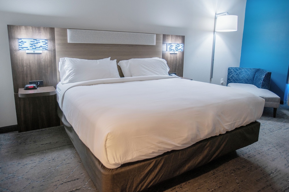 holiday inn express pembroke by ihg