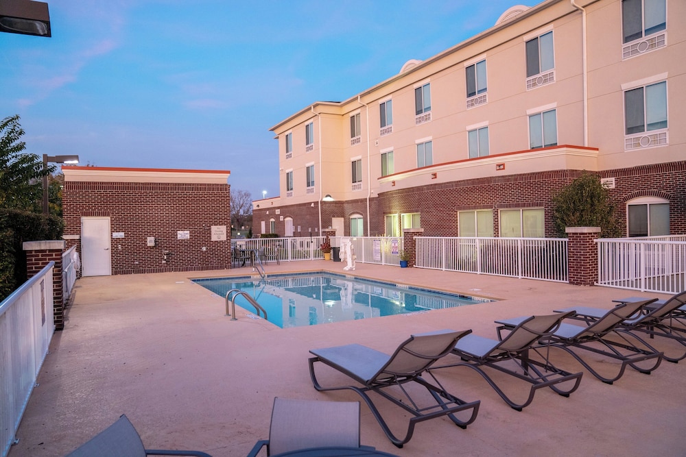 holiday inn express pembroke by ihg
