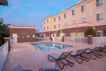 Holiday Inn Express Pembroke By Ihg,Pembroke>>Lumberton,3 star