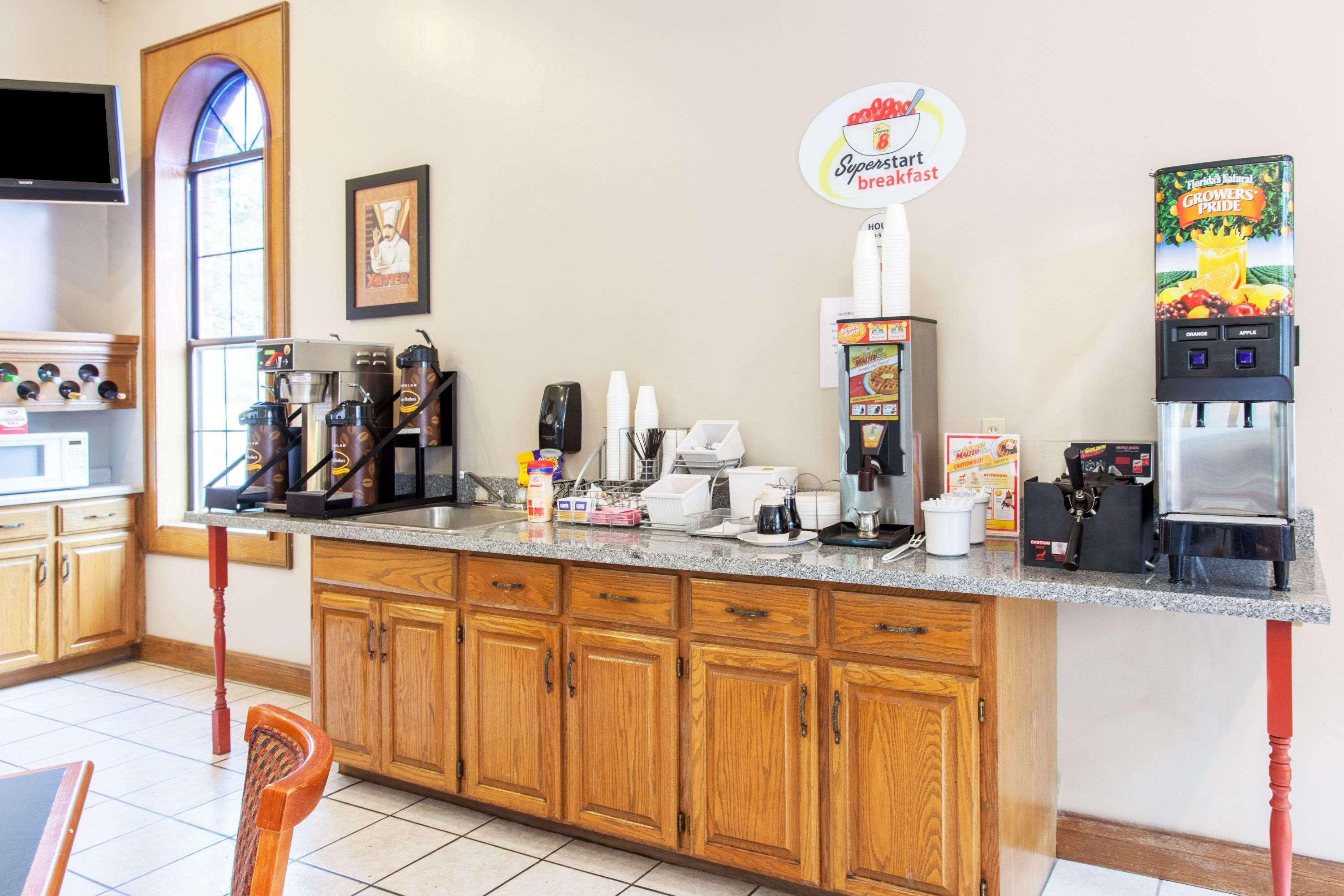 super 8 by wyndham atchison