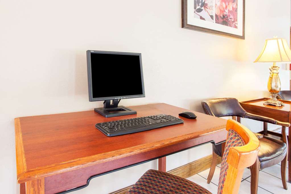 super 8 by wyndham atchison