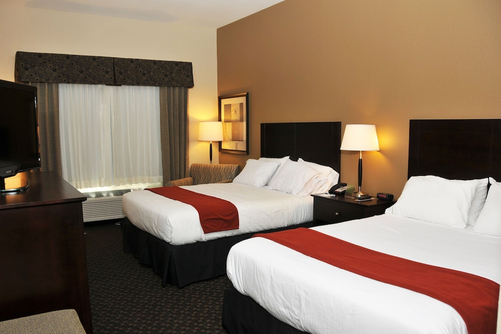 holiday inn express and suites clinton by ihg