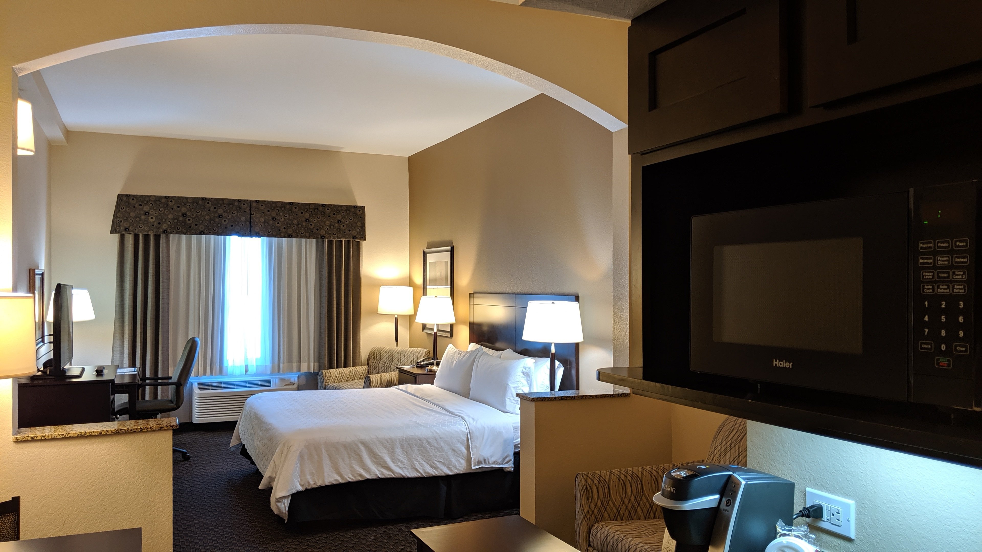 holiday inn express and suites clinton by ihg