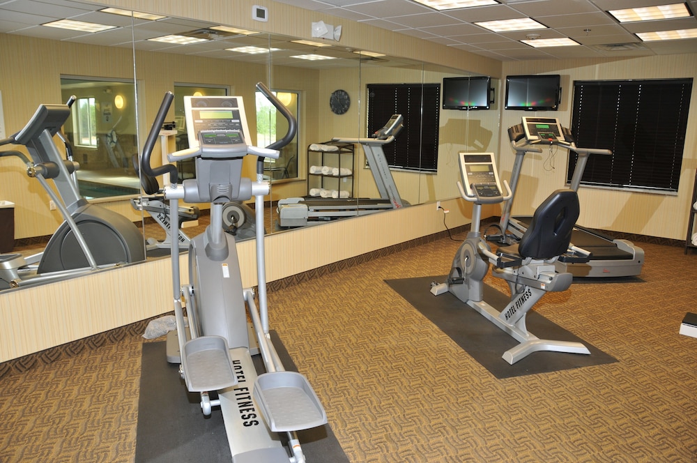 holiday inn express and suites clinton by ihg
