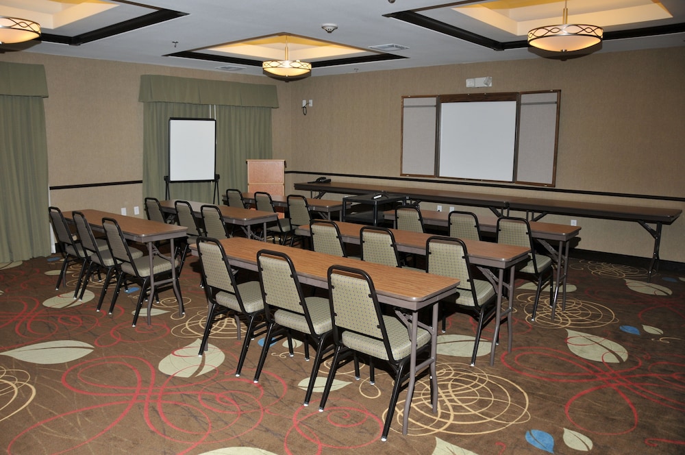 holiday inn express and suites clinton by ihg